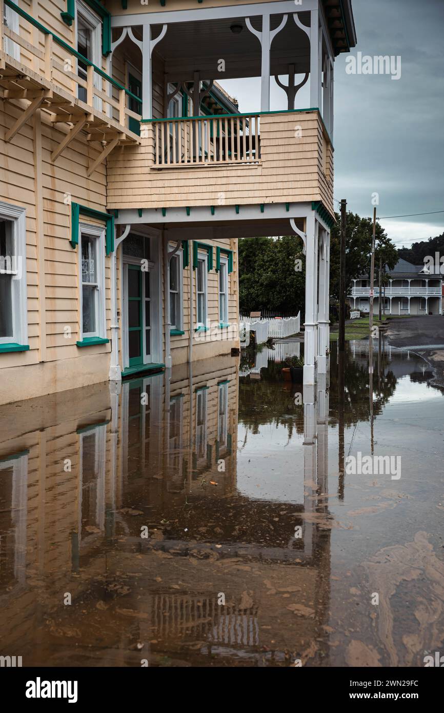 Tamigi, nuova Zelanda, 14 febbraio 2023: Le conseguenze del ciclone Gabrielle - la Lady Bowen completamente circondata da acque alluvionali. Foto Stock
