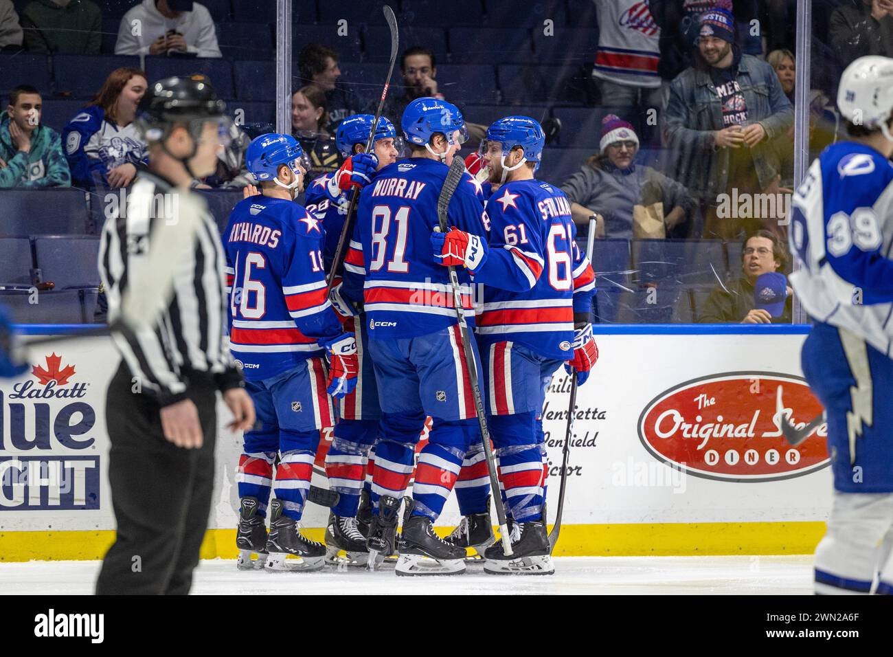28 febbraio 2024: I giocatori dei Rochester Americans celebrano un gol nel secondo periodo contro il Syracuse Crunch. I Rochester Americans ospitarono i Syracuse Crunch in una partita della American Hockey League alla Blue Cross Arena di Rochester, New York. (Jonathan tenca/CSM) Foto Stock