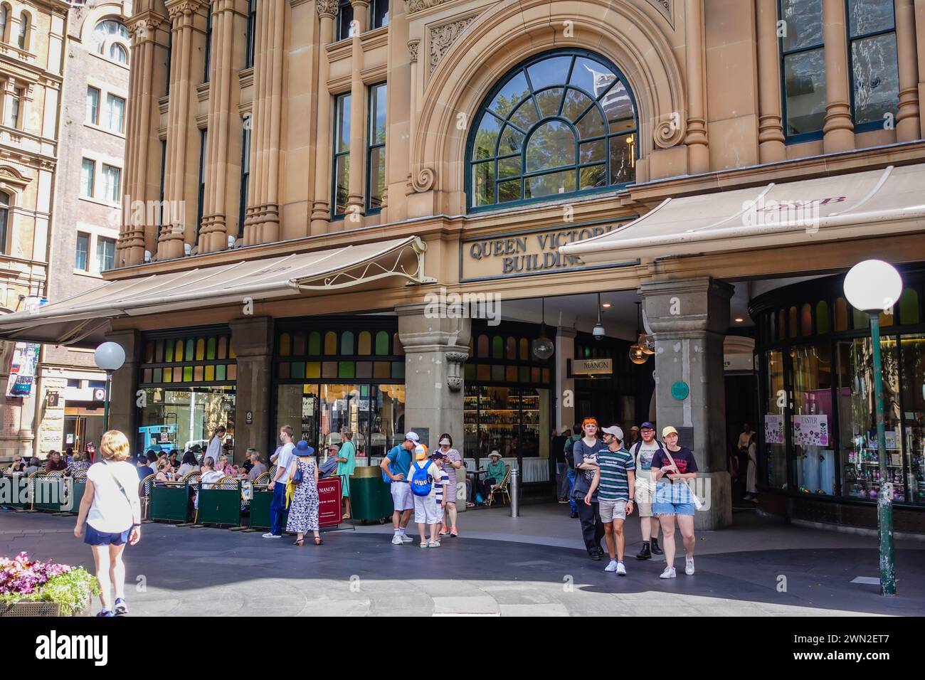 L'ingresso sud del centro commerciale Queen Victoria Building a Sydney, Australia, è soleggiato da sole in una giornata di sole. L'ingresso, adornato con Foto Stock