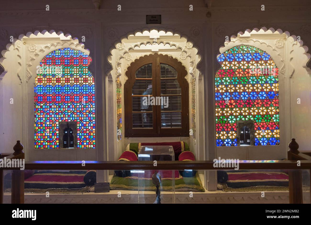 Museo Bagore Ki Haveli vetrate colorate Udaipur Rajasthan India Foto Stock