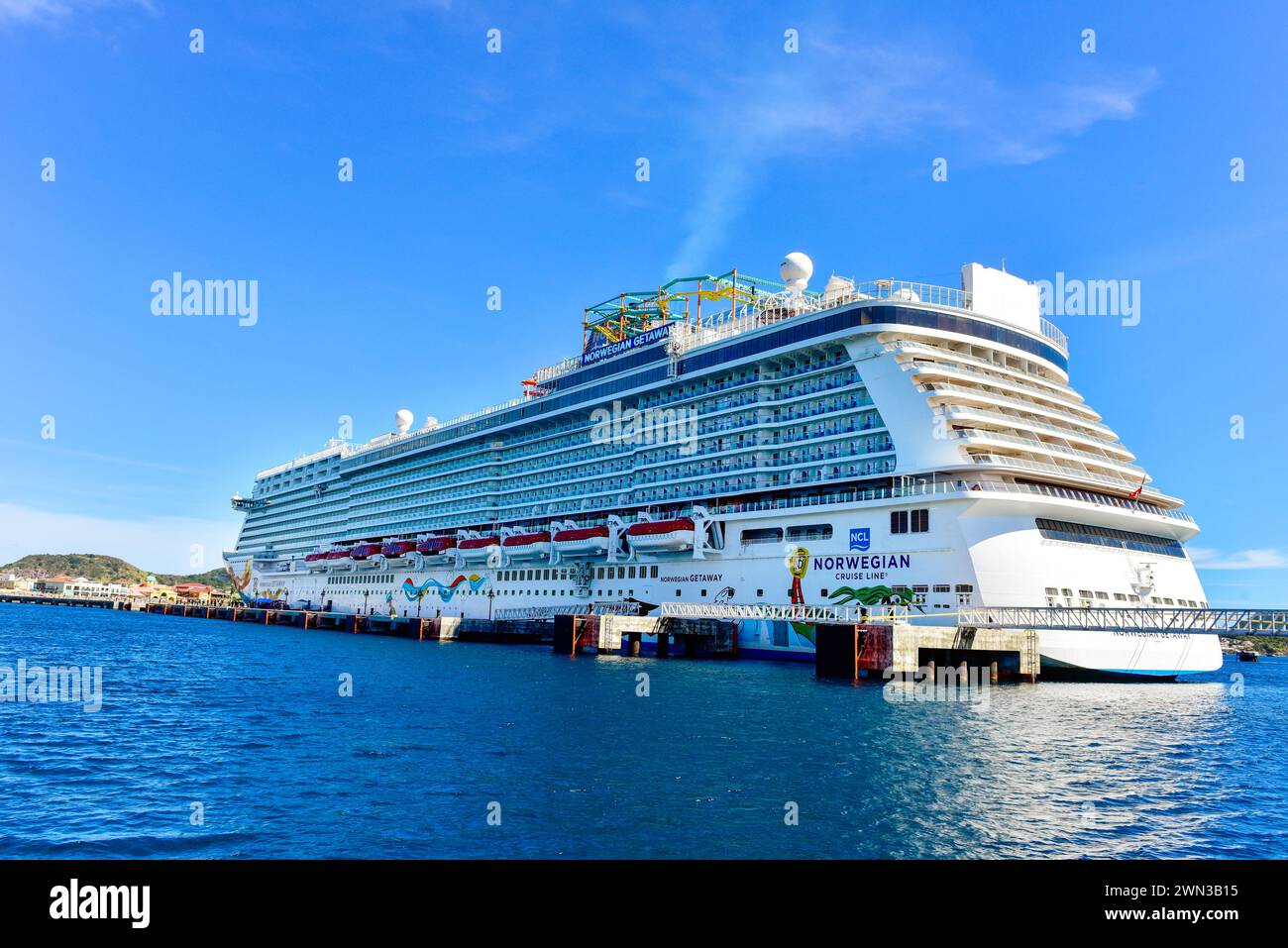 Norwegian Getaway Cruise Line attraccata alle isole dei Caraibi a St Kitts Foto Stock