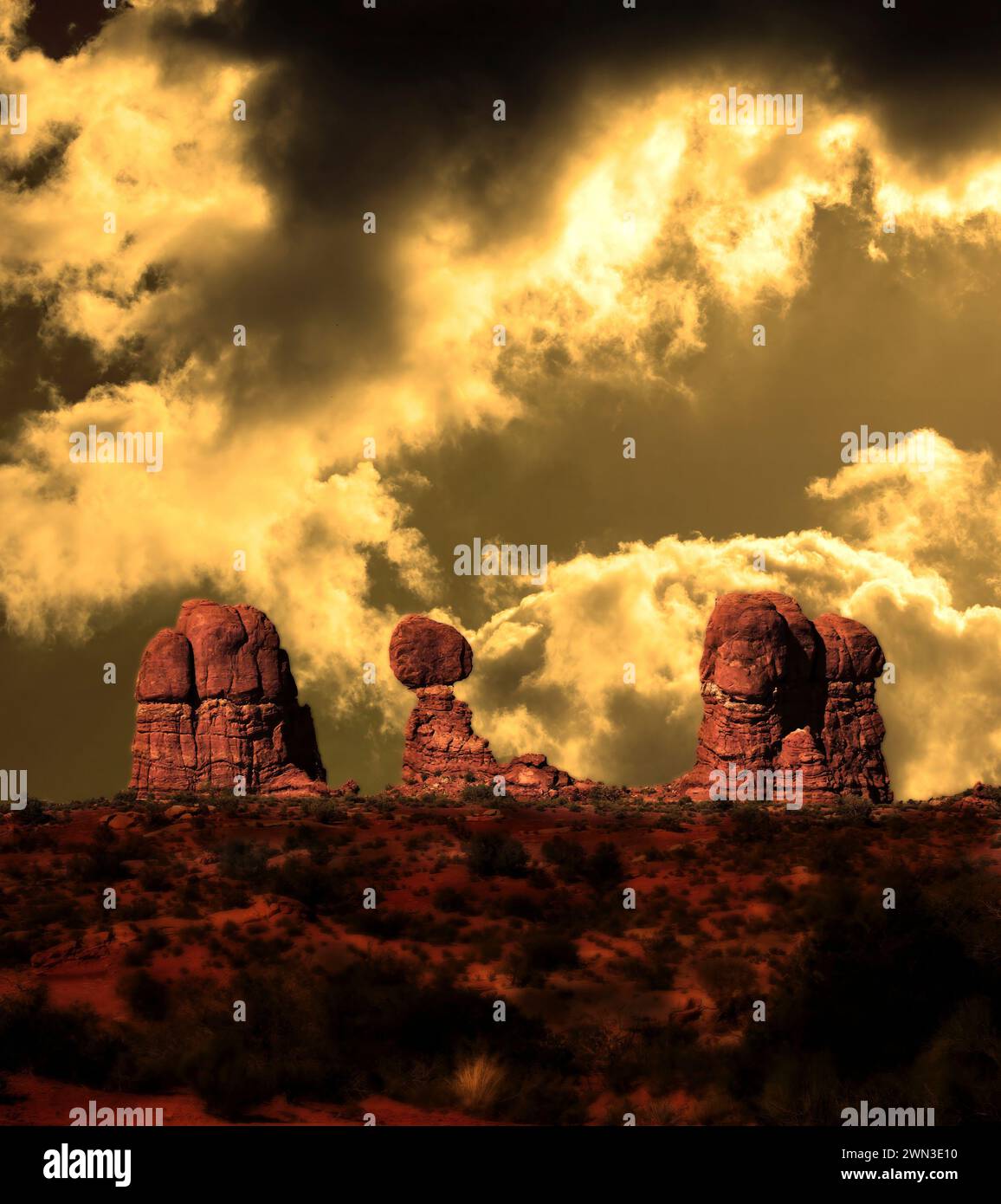 Arches National Park, Garden of Eden e Balanced Rock, Utah, Stati Uniti, edito digitalmente Foto Stock