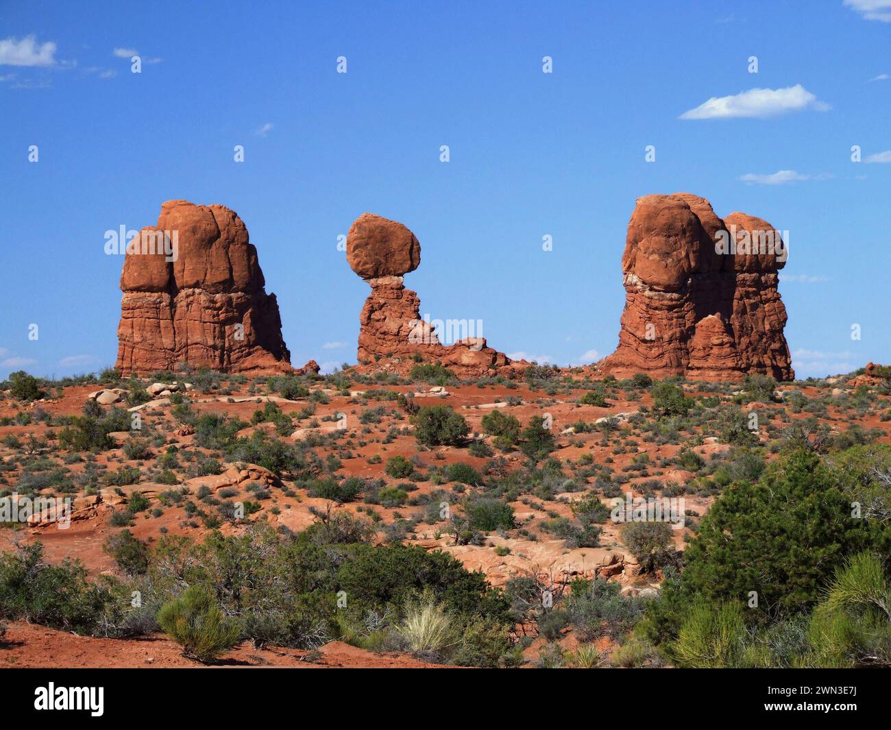 Arches National Park, Garden of Eden e Balanced Rock, Utah, Stati Uniti Foto Stock