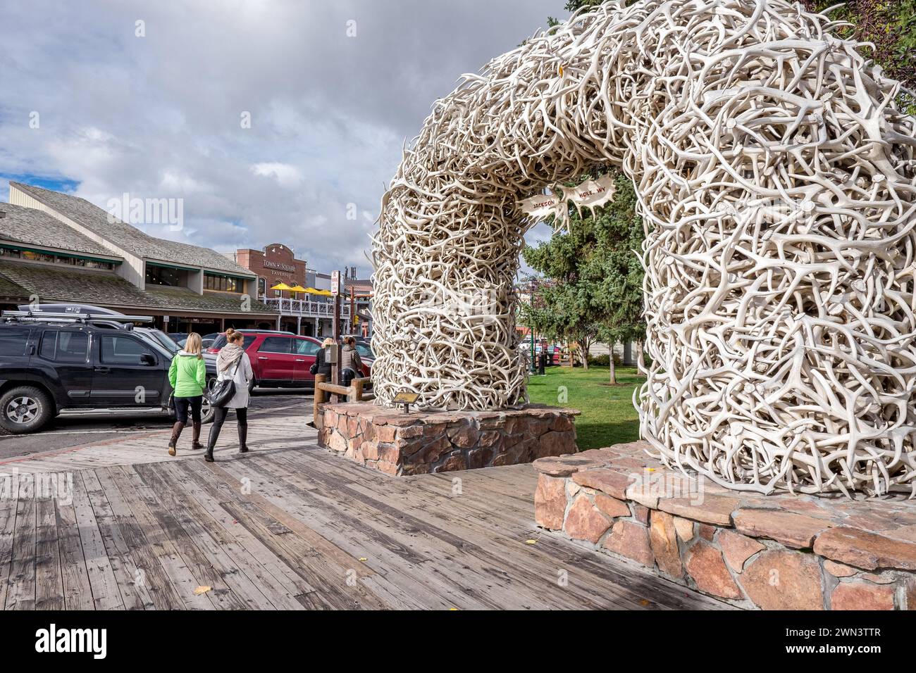 Arco di corna degli alci presso la Town Square a Jackson, Wyoming. Jackson è un punto di accesso per lo sci alpino e per i turisti che visitano Grand Teton e Yellowstone Foto Stock