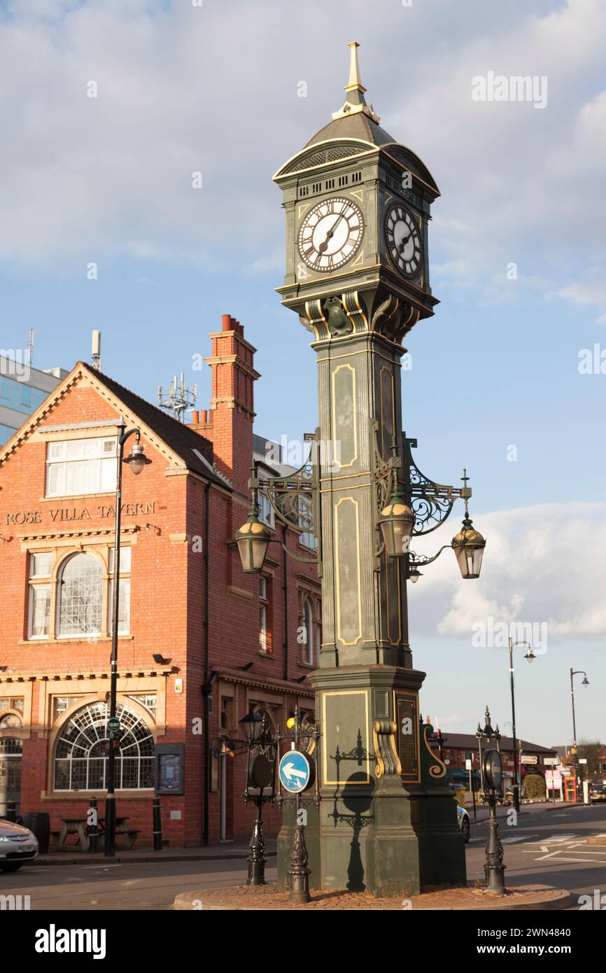Regno Unito, Birmingham, il Chamberlain Clock nel quartiere dei gioielli. Foto Stock
