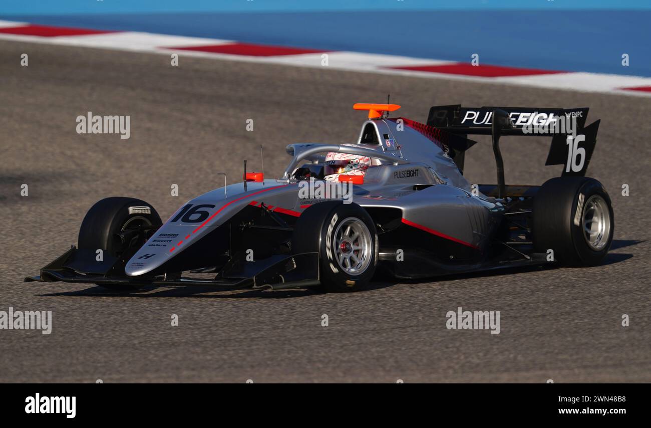HiTech Pulse-Eight Cian Shields durante le qualifiche di Formula 3 al circuito Internazionale del Bahrain, Sakhir. Data foto: Giovedì 29 febbraio 2024. Foto Stock