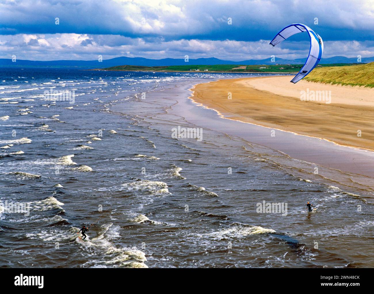 Tullan Strand, Bundoran, Contea di Donegal, Kite Surfing, Irlanda Foto Stock