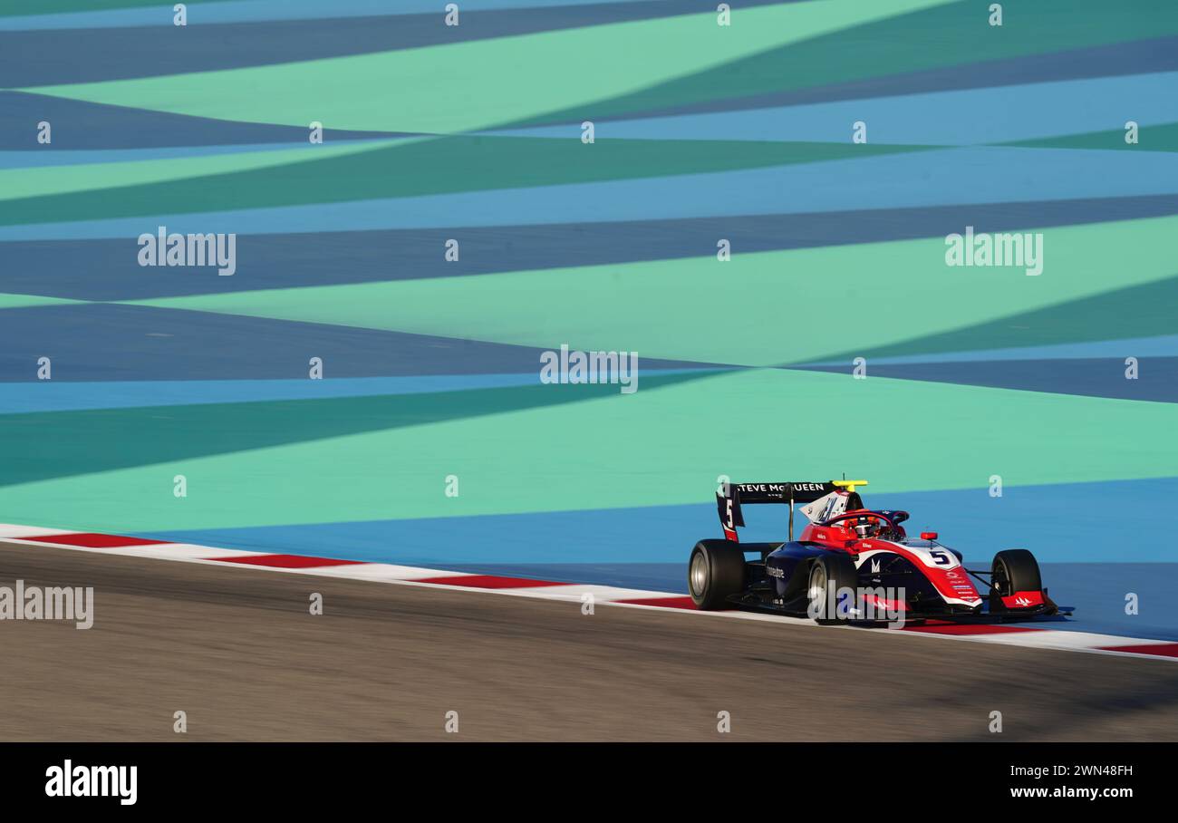 Sami Meguetounif di Trident durante le qualifiche di Formula 3 al circuito Internazionale del Bahrain, Sakhir. Data foto: Giovedì 29 febbraio 2024. Foto Stock