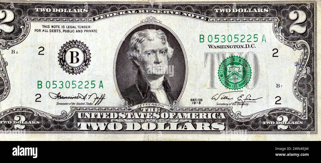 Grande frammento del lato dritto di 2 banconote da due dollari serie 1976 con il ritratto del presidente Thomas Jefferson, vecchia banca monetaria americana Foto Stock