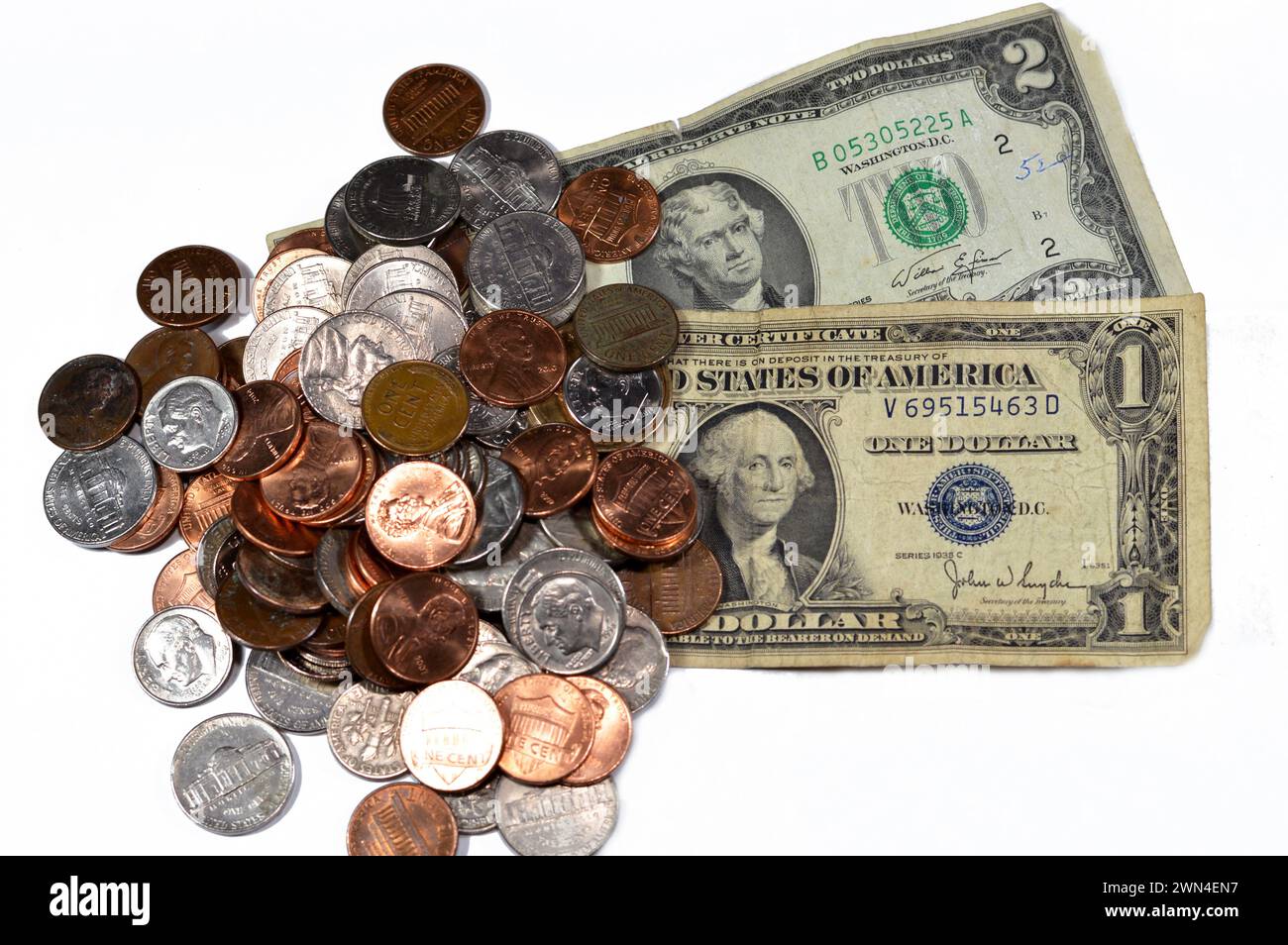 Monete americane da USD, moneta americana vintage retro vecchia di una banconota da 1935 dollari americani con George Washington, 2 dollari 1976 Thomas Jeffers Foto Stock