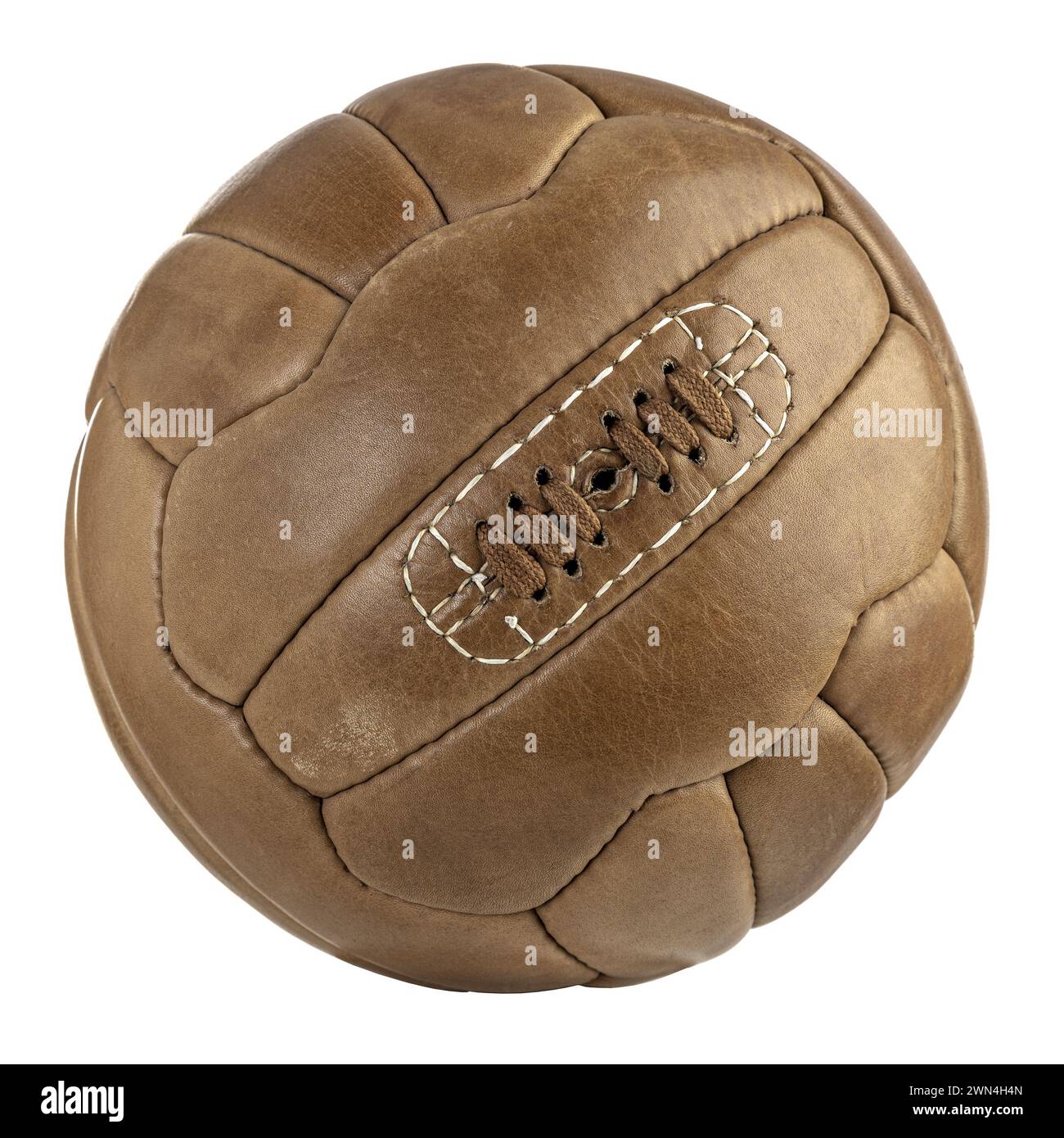 Classico calcio in pelle marrone con allacciatura tradizionale, isolato su sfondo bianco Foto Stock