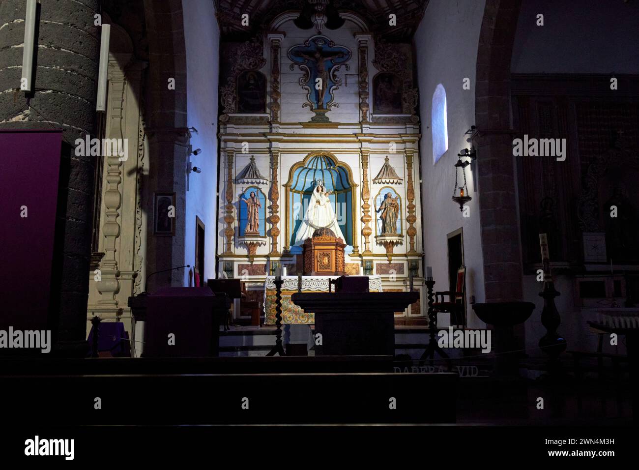 Interno della chiesa di nuestra senora de los remedios Yaiza, Lanzarote, Isole Canarie, spagna Foto Stock