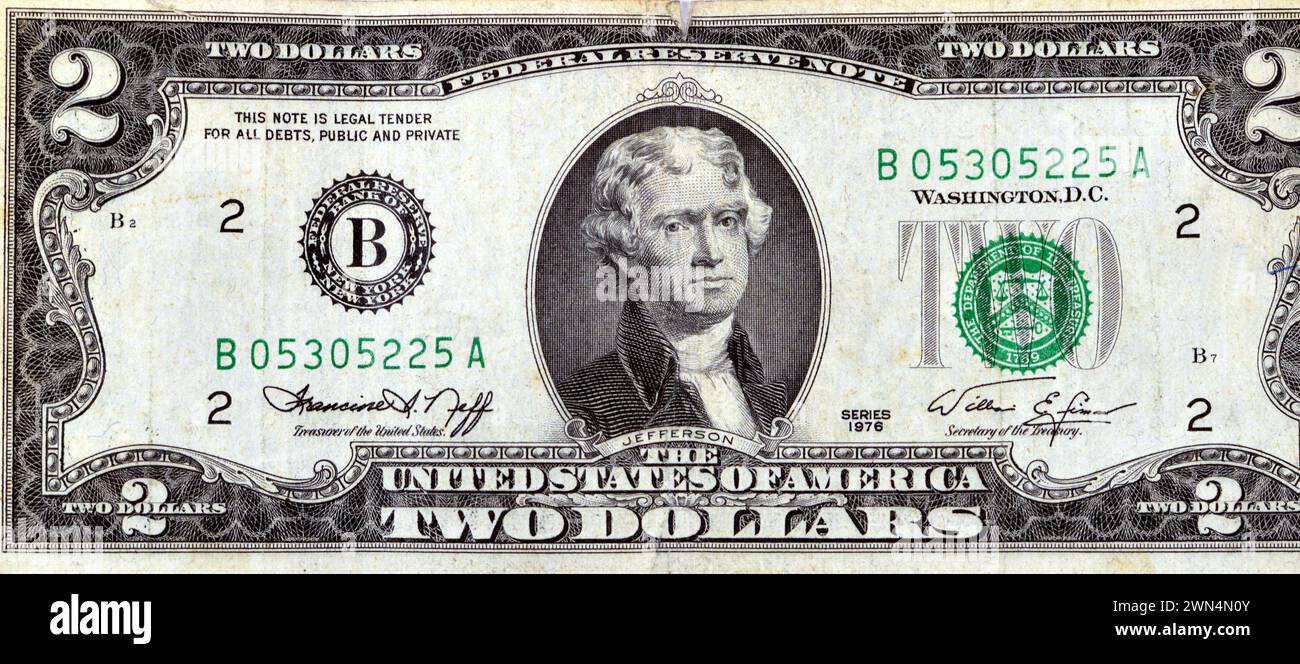 Grande frammento del lato dritto di 2 banconote da due dollari serie 1976 con il ritratto del presidente Thomas Jefferson, vecchia banca monetaria americana Foto Stock