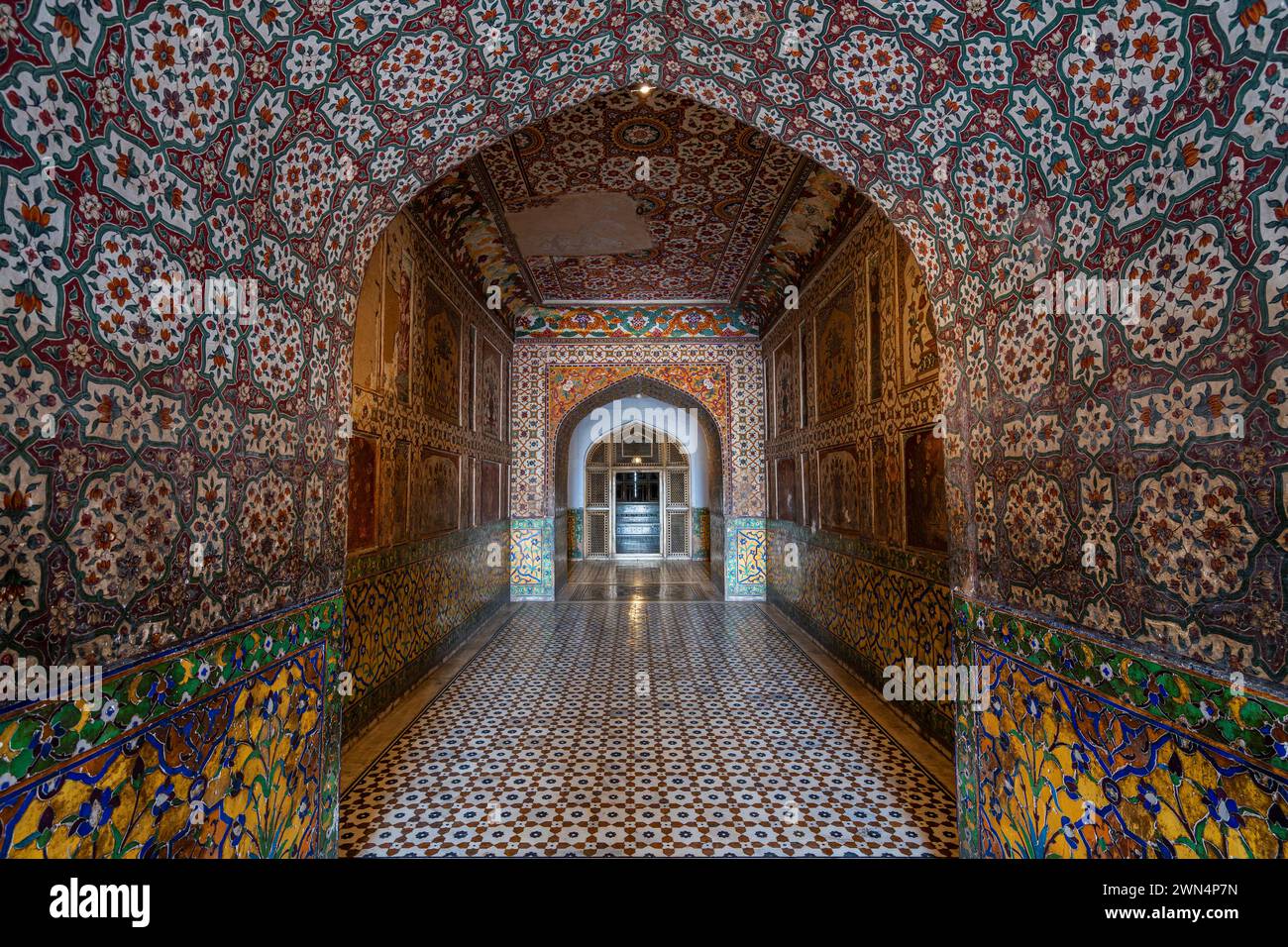 La tomba di Jahangir, un mausoleo del XVII secolo costruito per l'imperatore Moghul Jahangir a Shahdara Bagh vicino a Lahore, Pakistan. Foto Stock