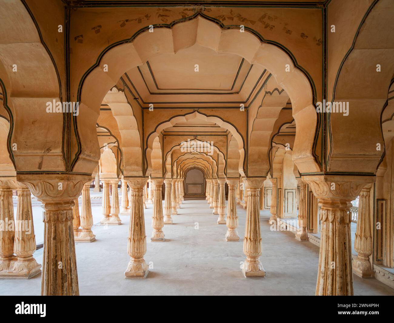 Storica sala Sattais Katcheri nel forte Amber vicino a Jaipur, Rajasthan, India. Il forte Amber è la principale attrazione turistica nell'area di Jaipur. Foto Stock