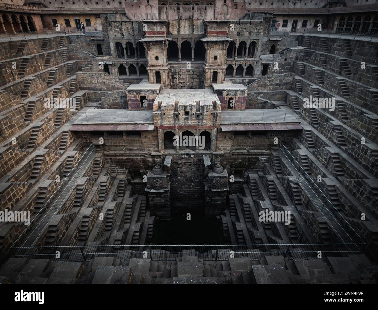 Monumento storico Chand Baori Stepwell nel Rajasthan, India. Foto Stock