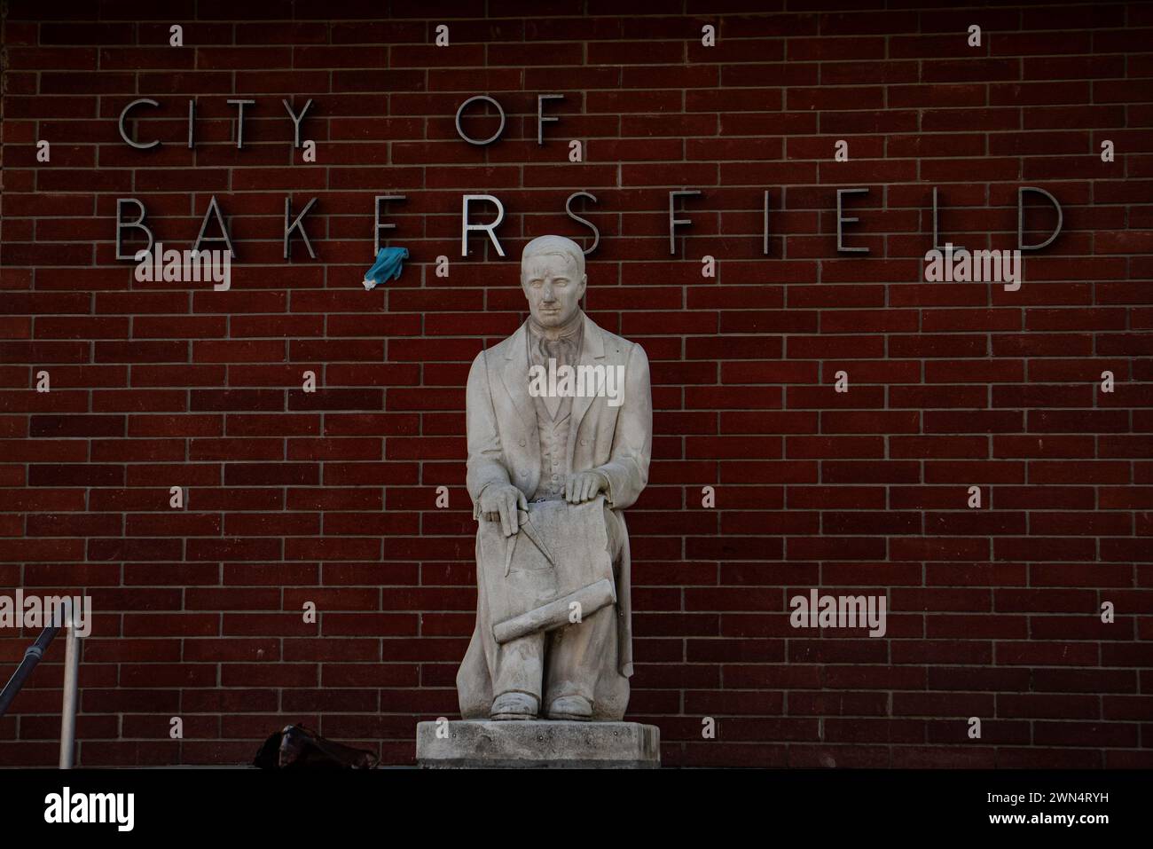 Bakersfield, California, Stati Uniti. 28 febbraio 2024. Edificio del Consiglio comunale di Bakersfield nel centro di Bakersfield, California. (Credit Image: © Jake Lee Green/ZUMA Press Wire) SOLO PER USO EDITORIALE! Non per USO commerciale! Foto Stock