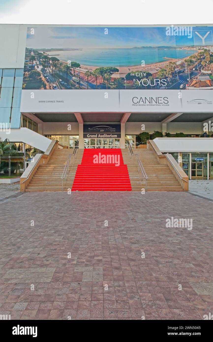 Cannes, Francia - 20 gennaio 2012: Grand Auditorium Cannes Red Carpet Stairway al Palais des Festivals et des Congress. Foto Stock