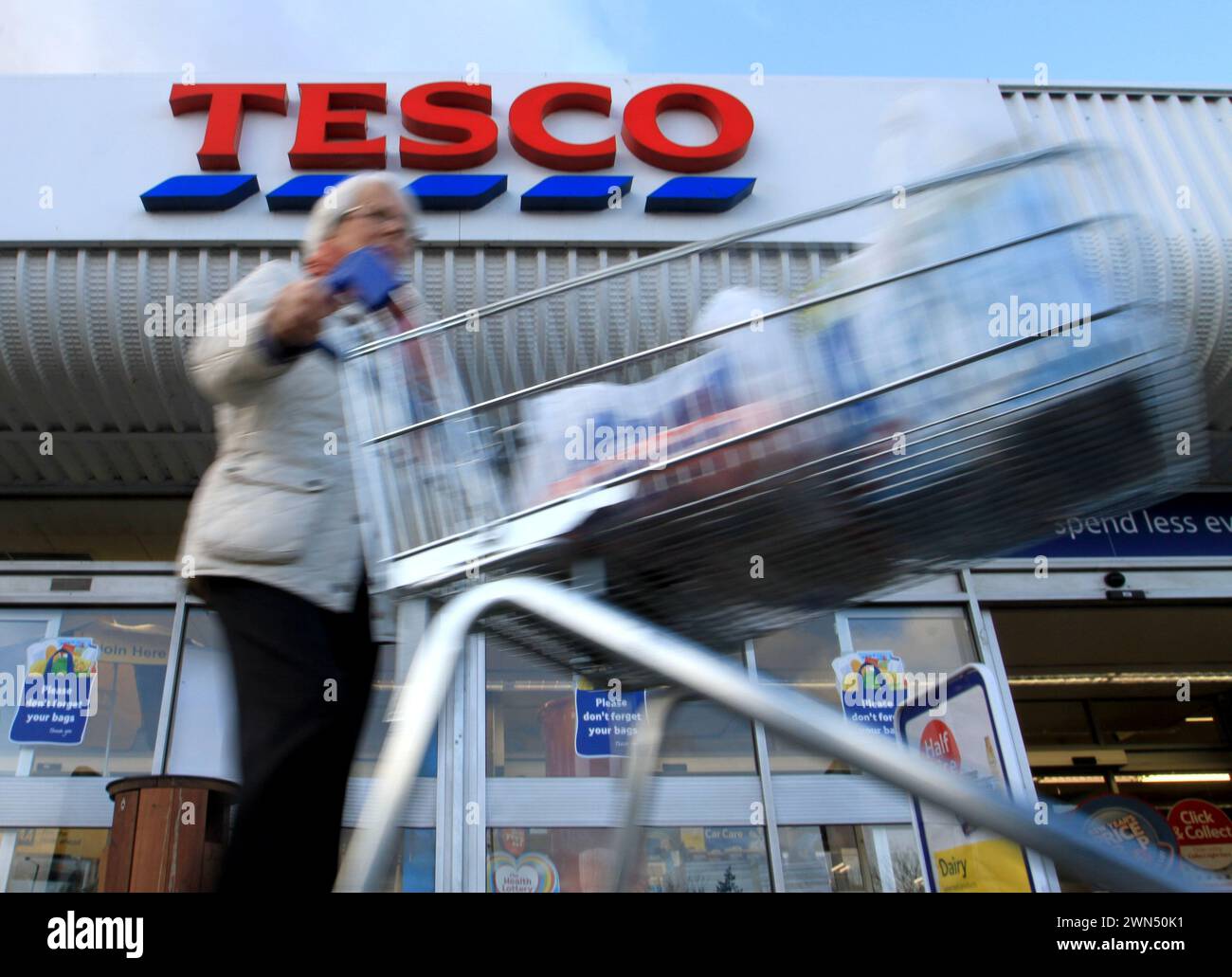 01/10/12. Negozio Tesco a Newcastle-under-Lyme, Staffordshire oggi. Tesco ha emesso il suo primo avvertimento di profitto in memoria viva giovedì, inviando shar Foto Stock