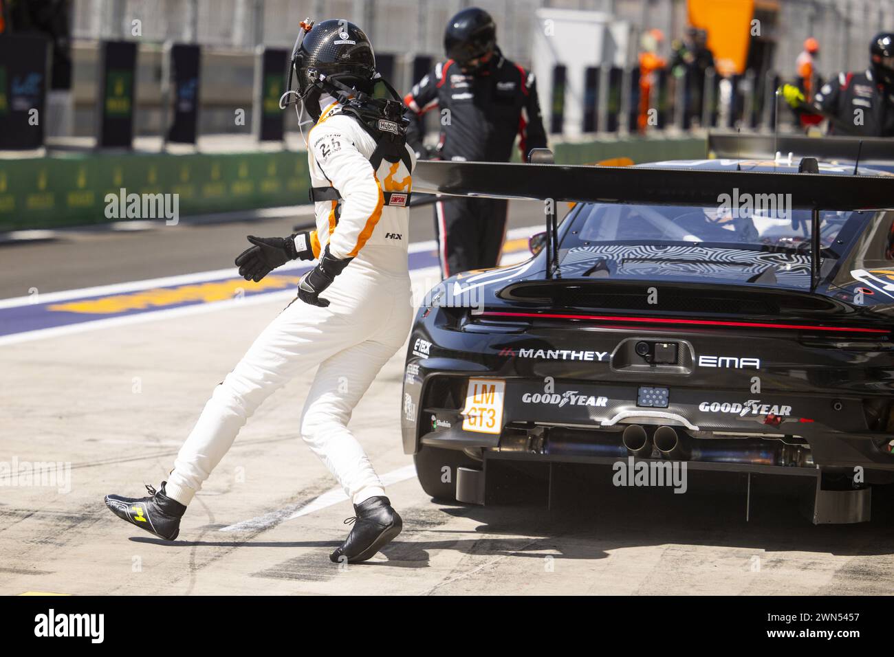 shahin-yasser-aus-manthey-ema-porsche-911-gt3-r-ritratto-durante-i