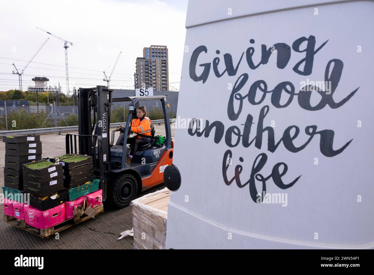 21/10/22 City Harvest Depot presso New Spitalfields Market, Londra, Regno Unito. Foto Stock