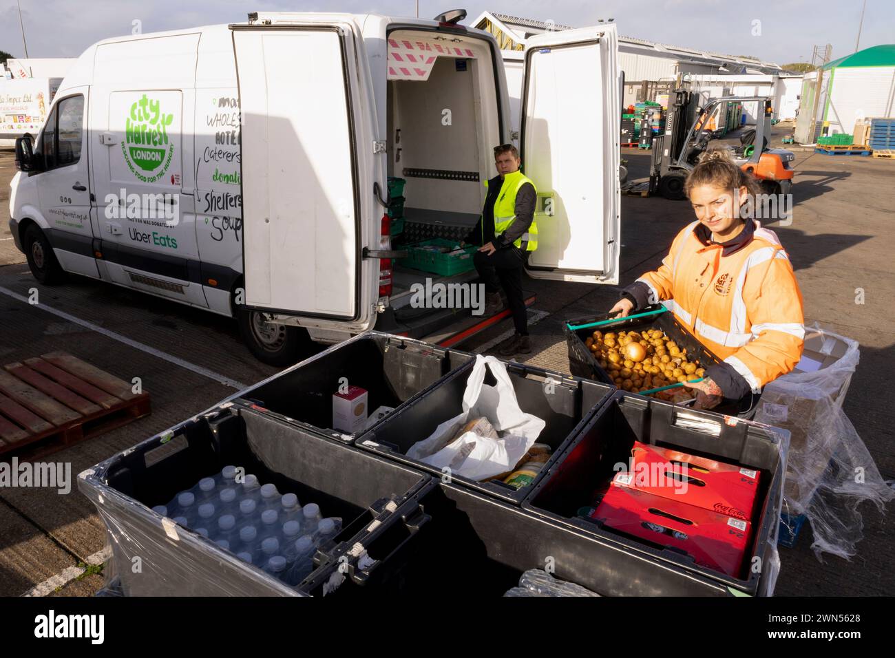 21/10/22 City Harvest Depot presso New Spitalfields Market, Londra, Regno Unito. Foto Stock