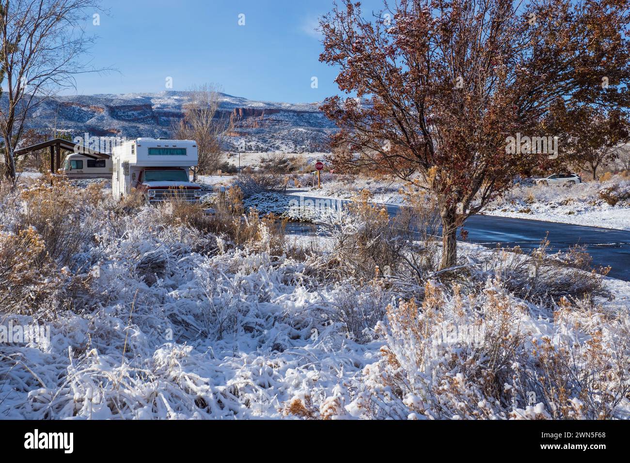 Campeggio James M. Robb Colorado River State Park Fruita Section dopo una tempesta di neve, Fruita, Colorado. Foto Stock