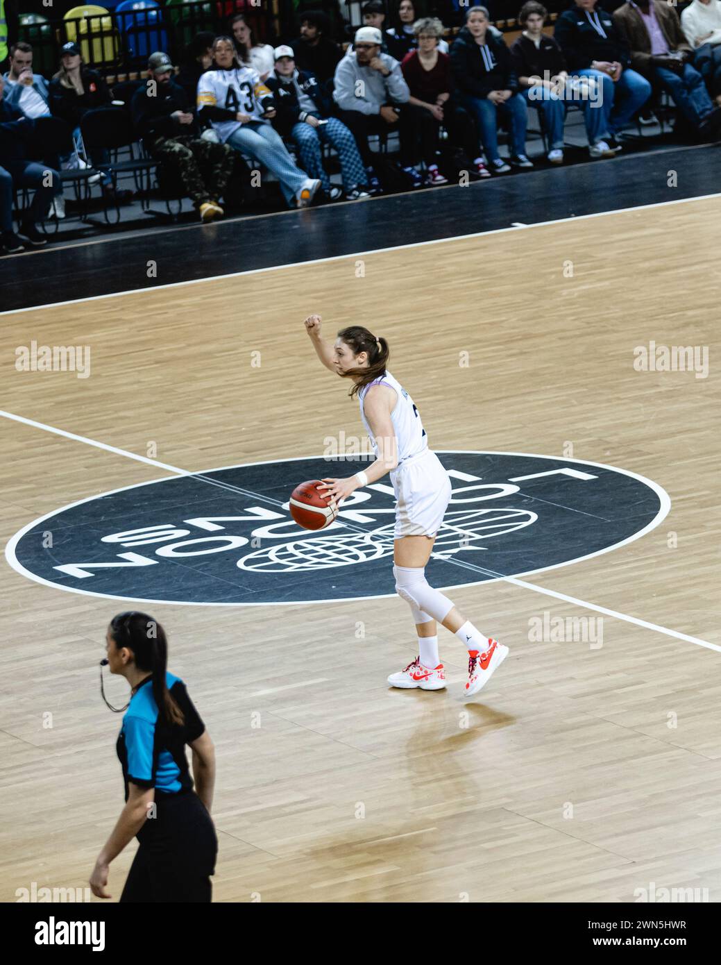 Le donne dei London Lions sconfiggono Kayseri Basketball nella seconda tappa del quarto di finale di EurocupWomen e avanzano verso la semifinale. Alla Copperbox Arena, Londra, 28 febbraio 2024. Abby Meyers dei London Lions. Caroljmoir per Alamy. Foto Stock