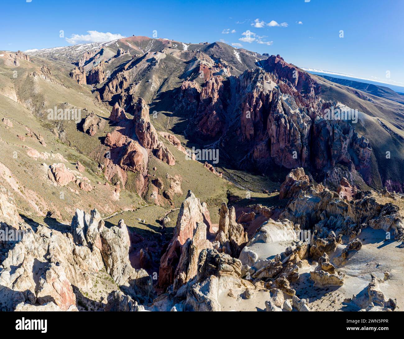 Formazioni rocciose colorate nella Valle Lunar, sezione del Parco Nazionale di Jeinimeni, Patagonia, Cile Foto Stock