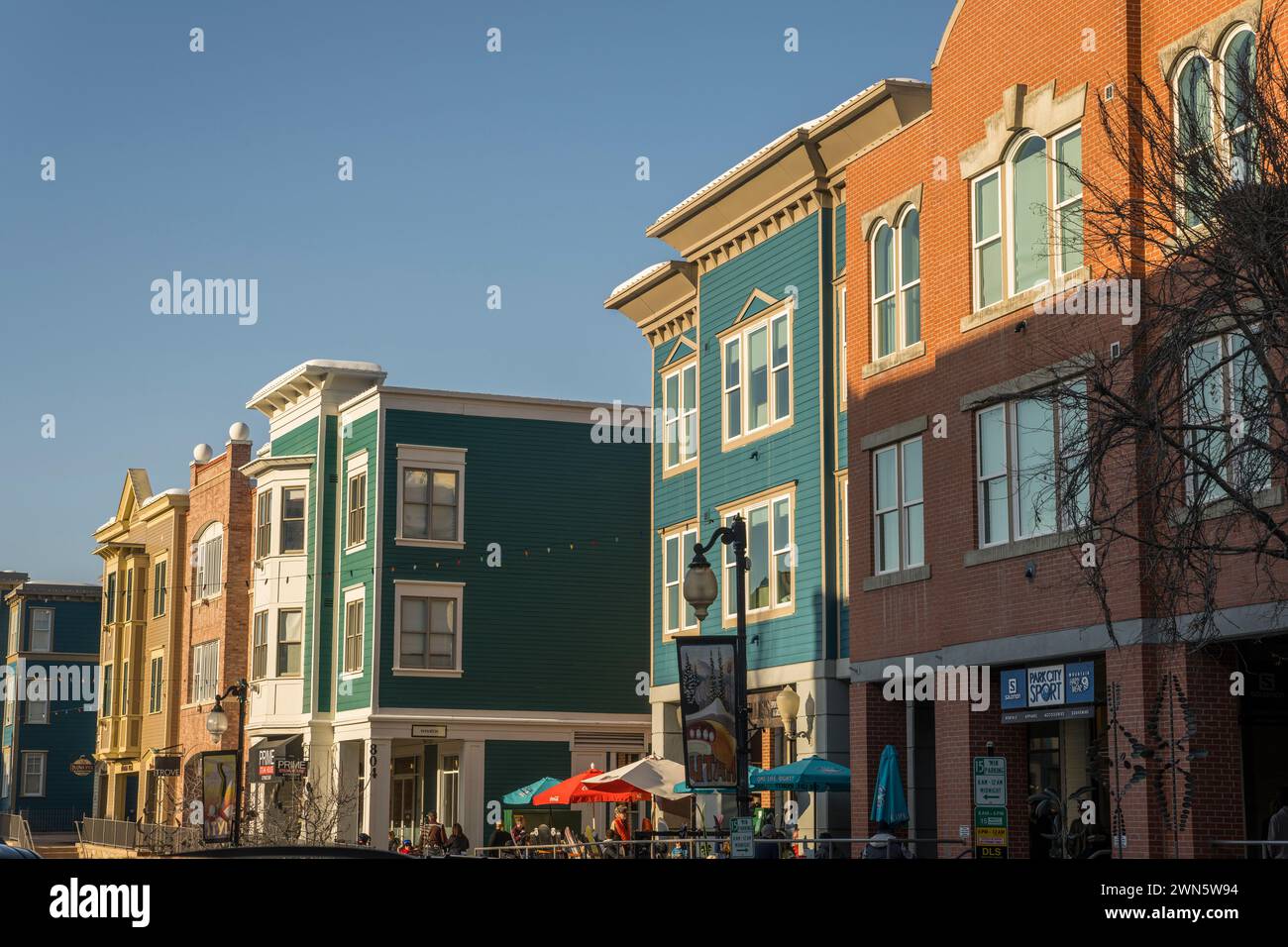 Vista delle case colorate nel centro di Park City Park, meglio conosciuta come stazione sciistica di montagna degli Stati Uniti occidentali, situata a 32 km circa a est di Salt Lak Foto Stock