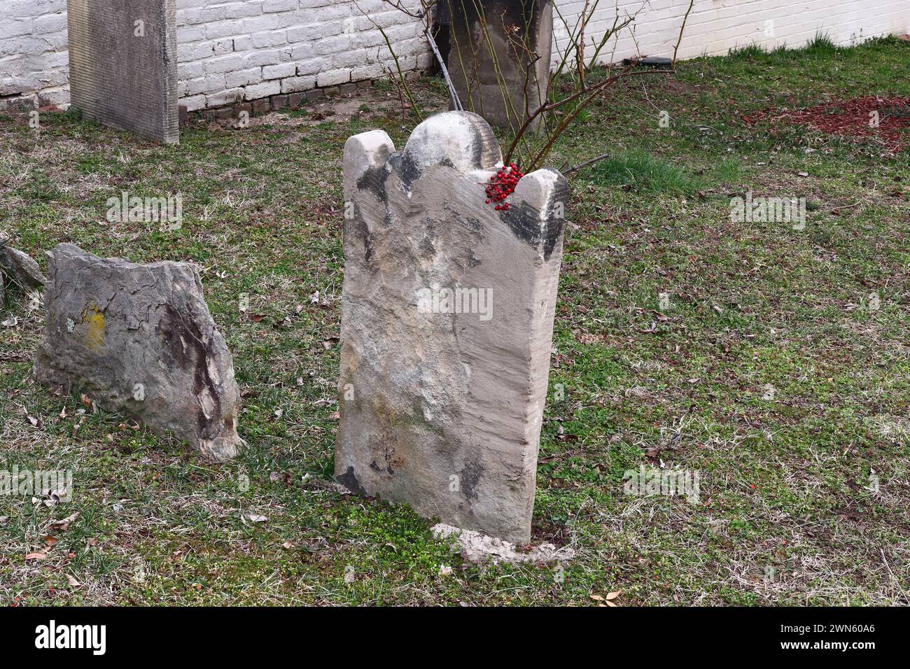 Antiche lapidi a Churchyard negli Stati Uniti Foto Stock