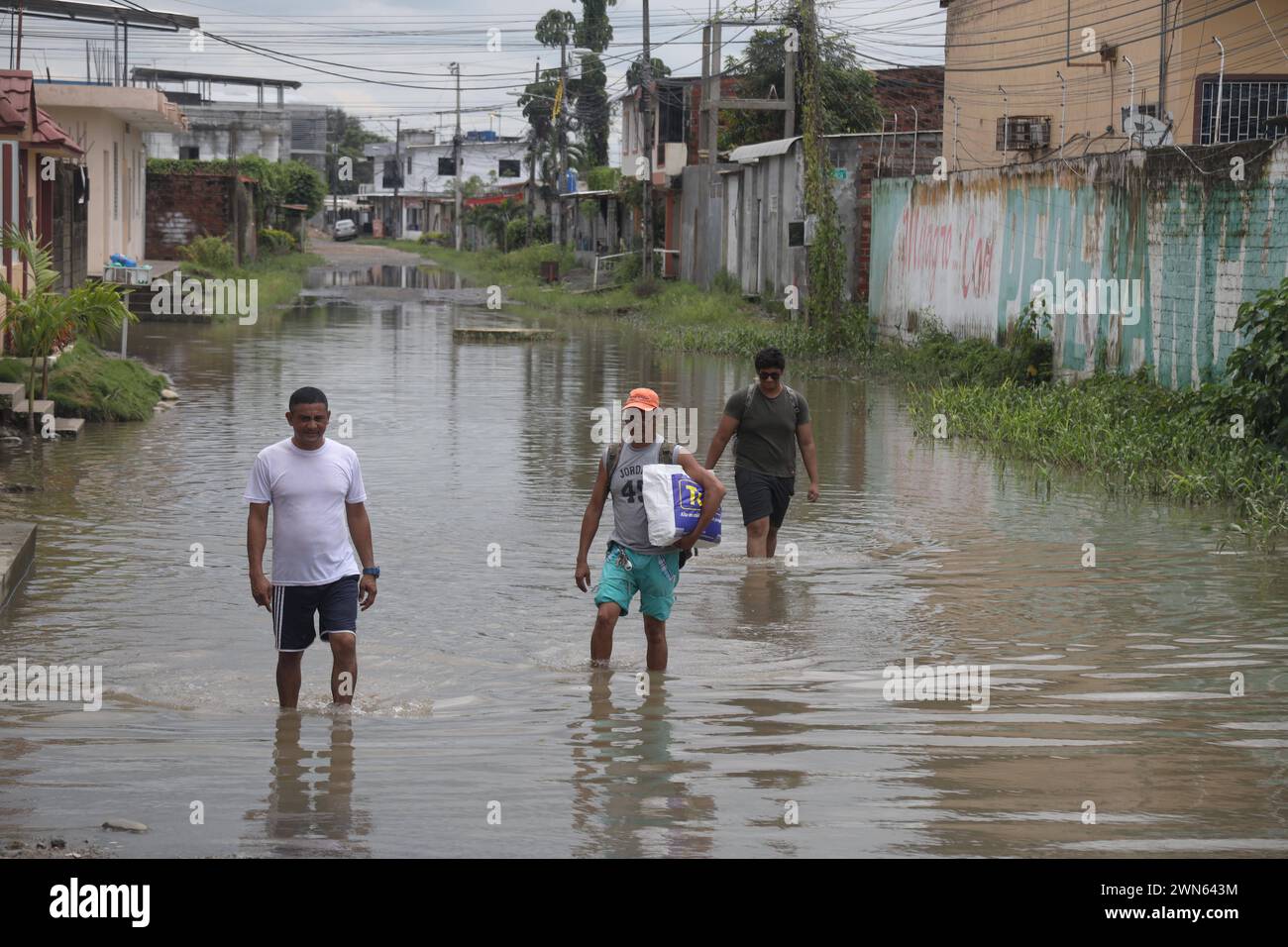 GYE-AFECTADOS MILAGRO Milagro, Guayas, jueves 29 de febrero del 2024 la lluvia dejo varias calles anegadas en el canton Milagro Fotos: CÃ sar Munoz/API Milagro Guayas Ecuador EVN-GYE-AFECTADOSMILAGRO-0e76adb15e78731001842416500e1c87 *** GYE HA COLPITO MILAGRO Milagro, Guayas, giovedì 29 febbraio 2024 la pioggia ha lasciato diverse strade inondate nel cantone di Milagro CÃ xCÃ Foto Stock