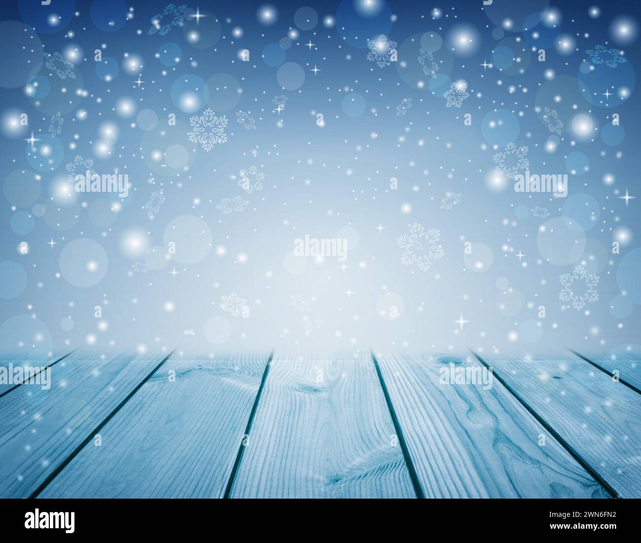 Sfondo naturale stagionale. Sfondo luminoso invernale. Caduta di neve. Sfondo sfocato per striscioni, poster, biglietti d'auguri per Natale o Capodanno. Foto Stock