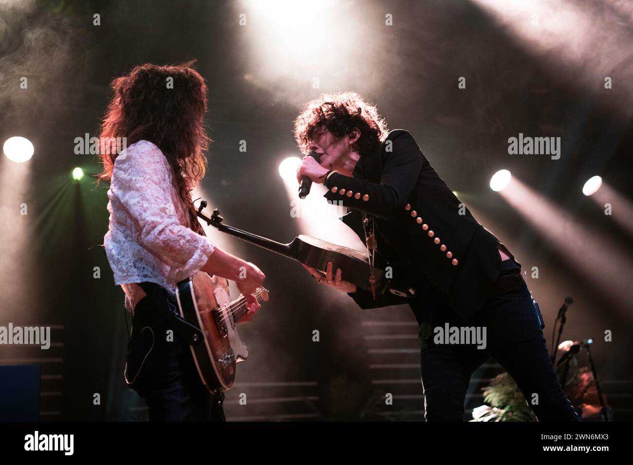 Laura Pergolizzi, alias LP, che si esibisce dal vivo alla Columbiahalle di Berlino Foto Stock