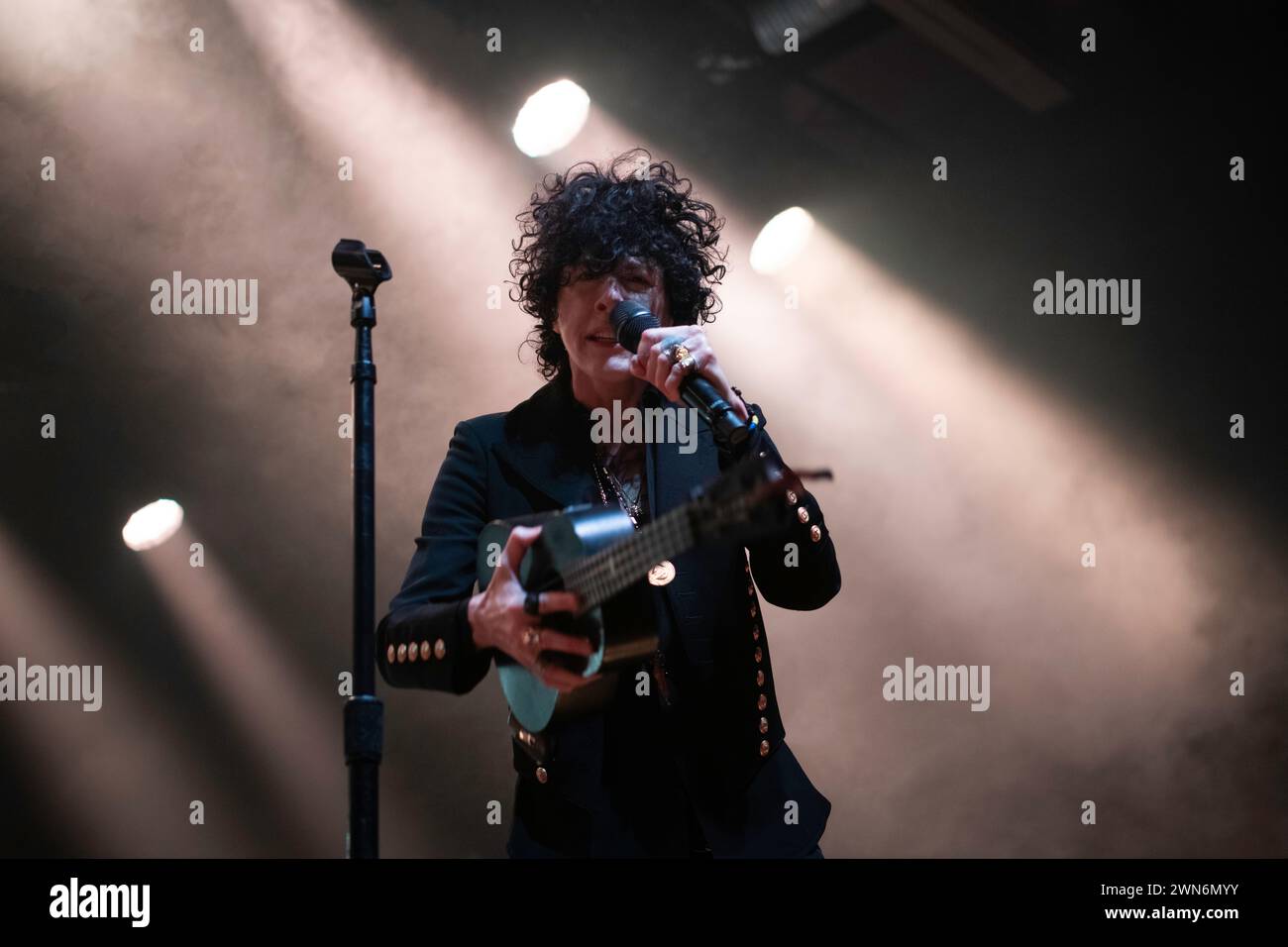 Laura Pergolizzi, alias LP, che si esibisce dal vivo alla Columbiahalle di Berlino Foto Stock
