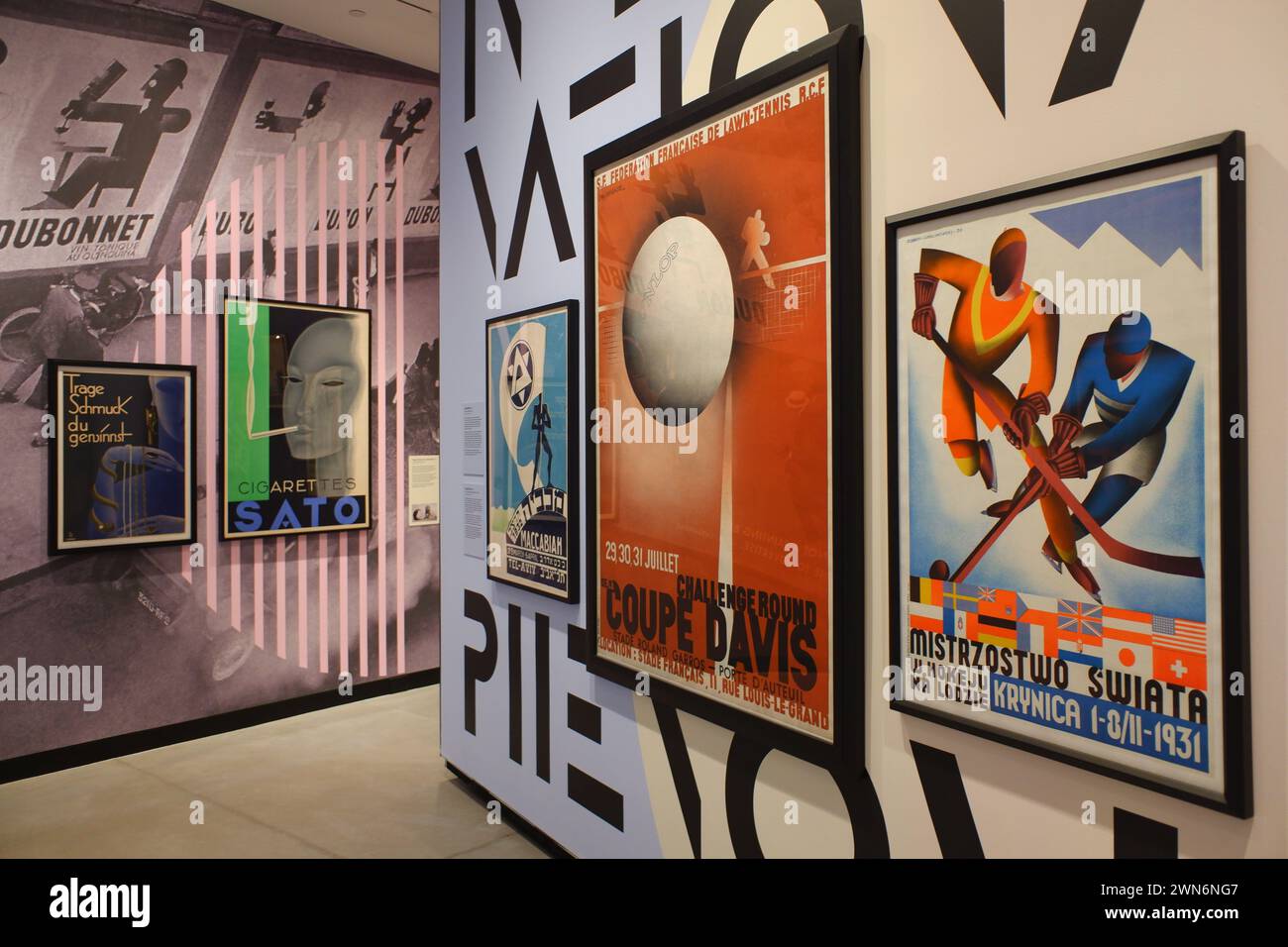 Mostra di poster Art Deco nel poster House Museum. New York City. USA Foto Stock
