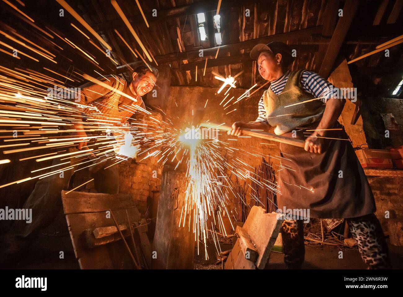 FUJIAN, CINA - 16 GENNAIO 2016 - (FILE) la foto scattata il 16-17 gennaio 2016 mostra la città di Heping, nella provincia del Fujian della Cina sudorientale, per la quale è famosa Foto Stock
