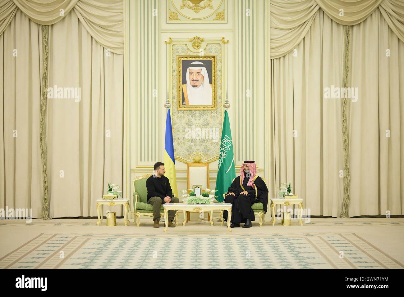 Durante una visita di lavoro nel Regno dell'Arabia Saudita, il presidente dell'Ucraina Volodymyr Zelenskyy ha incontrato il principe ereditario e primo ministro dell'Arabia Saudita Mohammed bin Salman al Saud. Il Capo di Stato ha sottolineato l'impegno dell'Arabia Saudita a contribuire a ripristinare una pace giusta in Ucraina. Volodymyr Zelenskyy e Mohammed bin Salman al Sa'ud si sono scambiati opinioni sulla situazione attuale nel mondo e su possibili modi per porre fine alla guerra nel nostro paese. Le parti hanno discusso l'attuazione della formula di pace. Il presidente dell'Ucraina ha ringraziato il principe ereditario per il suo prezioso Consiglio. Foto Stock