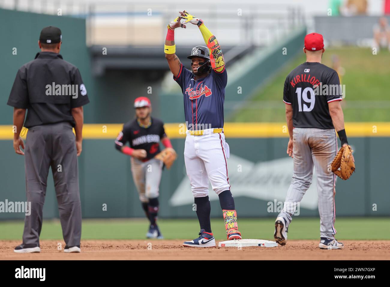 North Port FL USA; il centrocampista degli Atlanta Braves Ronald Acuna (13) è raddoppiato durante una partita di allenamento primaverile della MLB al CoolToday Park. I Braves hanno battuto la T. Foto Stock