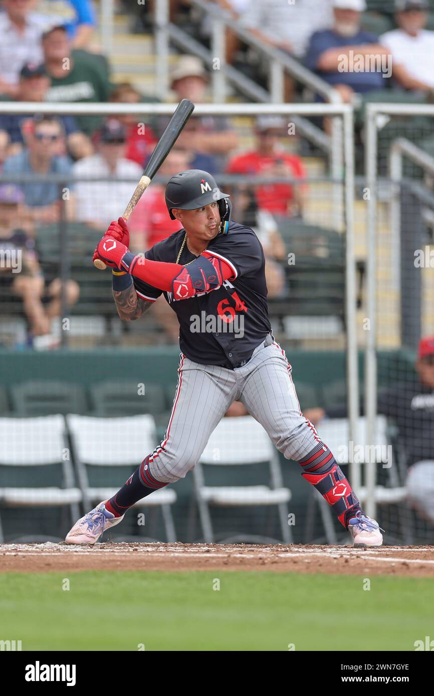 North Port FL USA; Minnesota Twins, terza base Jose Miranda (64) in battuta durante una partita di allenamento primaverile della MLB contro gli Atlanta Braves al CoolToday P Foto Stock