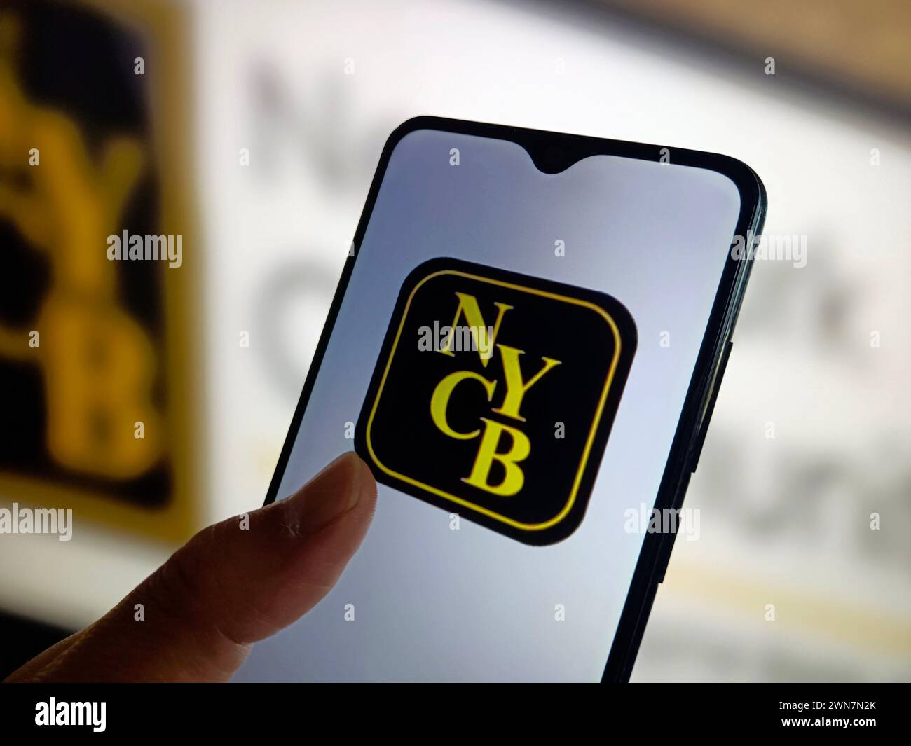 SUQIAN, CINA - 1° MARZO 2024 - le azioni illustrative della New York Community Bank sono crollate oltre il 20%, Suqian, provincia di Jiangsu, Cina, 1° marzo, Foto Stock