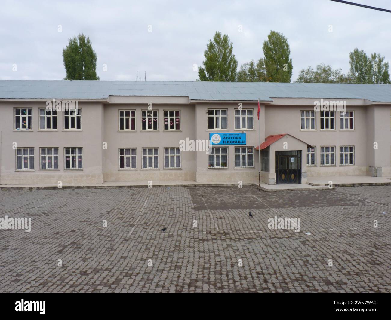 Mus, Malazgirt, Turchia, 24 ottobre, 2015, Ataturk Primary Old School Foto Stock