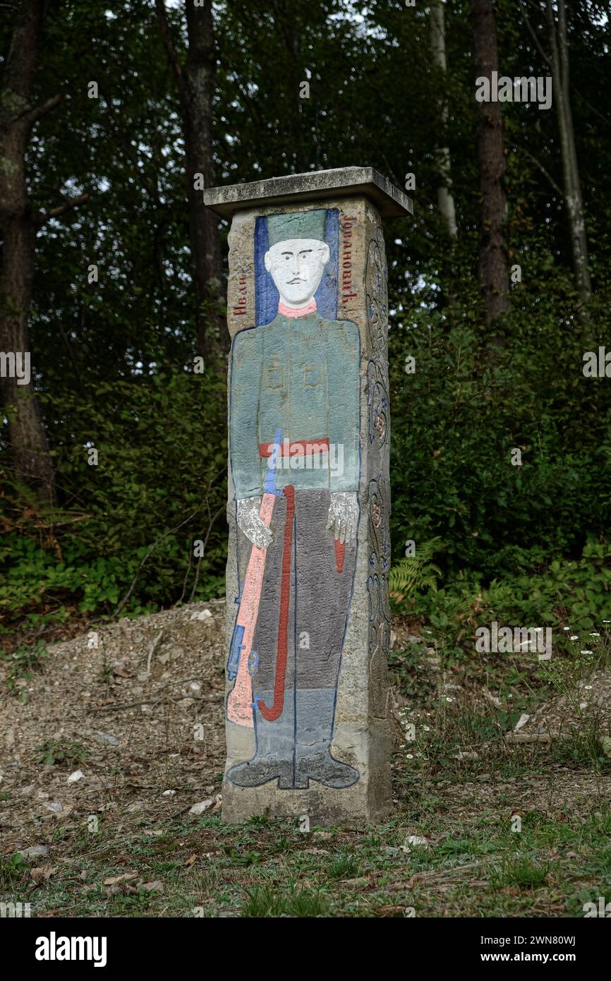 I memoriali in pietra 'Krajputas' sono dedicati ai soldati serbi caduti in paesi lontani durante la prima guerra mondiale e il cui corpo non è noto dove io Foto Stock