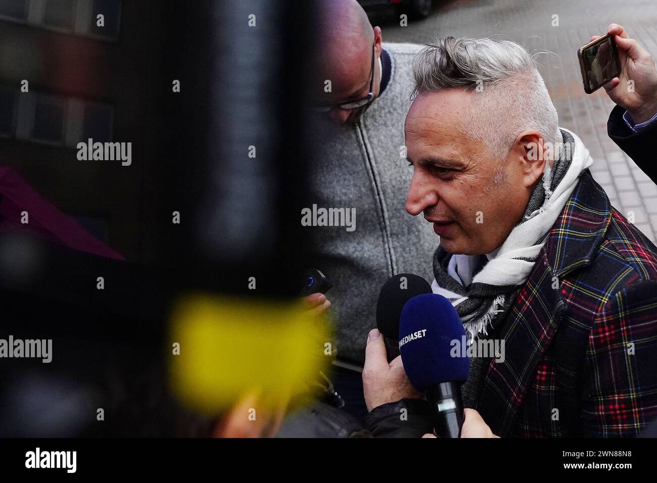 Foto Spada/LaPresse 01 marzo 2024 - Brescia, Italia - cronaca - Tribunale di Brescia prima udienza della revisione del processo della strage di erba nella foto: Avv. Luca D'auria 01 marzo 2024, 2024 Brescia, Italia - relazione - Tribunale del calcio di Brescia prima udienza della revisione del processo al massacro di erba nella foto: Luca D'auria credito: LaPresse/Alamy Live News Foto Stock