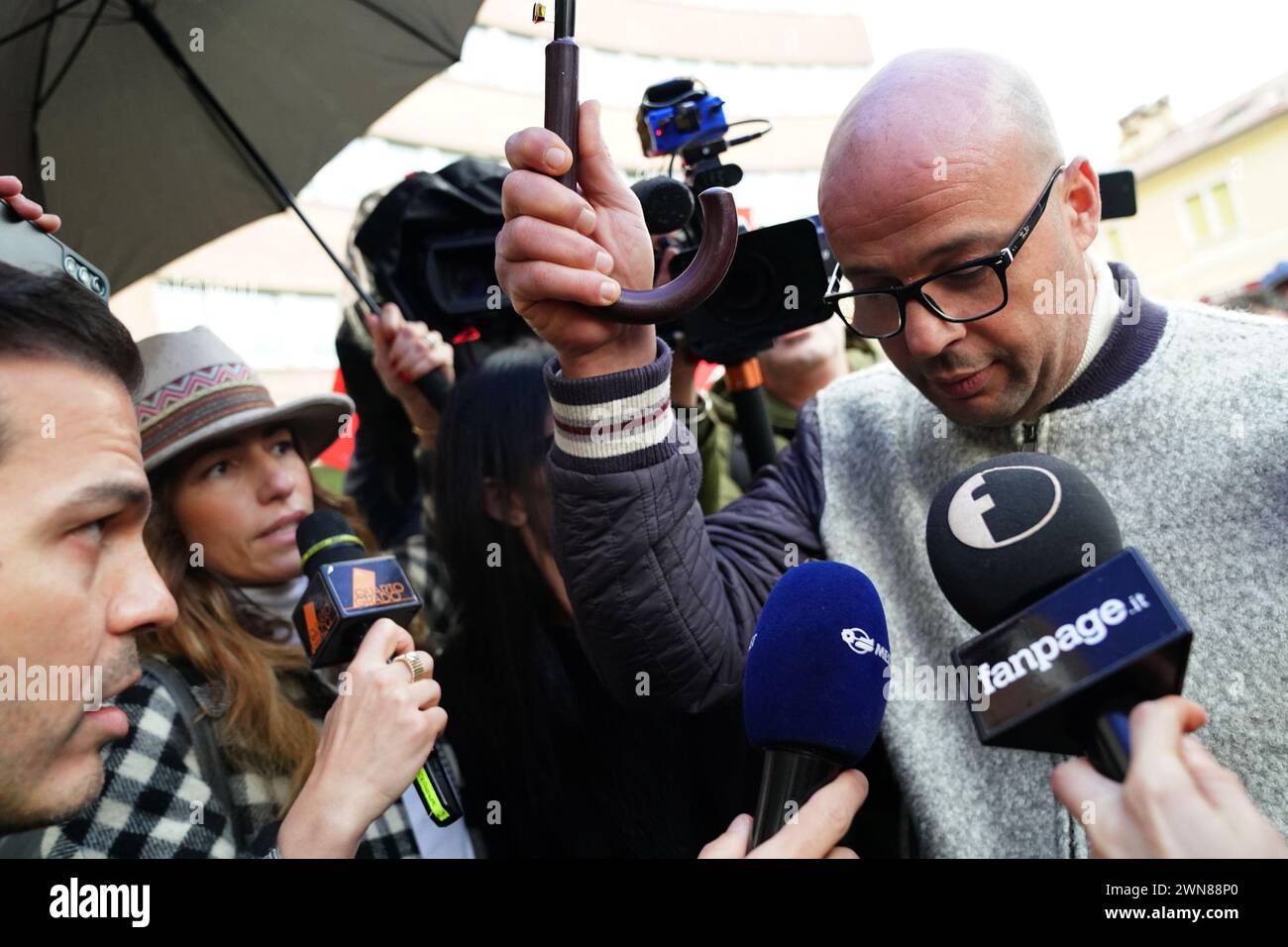 Foto Spada/LaPresse 01 marzo 2024 - Brescia, Italia - cronaca - Tribunale di Brescia prima udienza della revisione del processo della strage di erba nella foto: azouz marzouk 01 marzo 2024, 2024 Brescia, Italia - relazione - Tribunale del calcio di Brescia prima udienza della revisione del processo al massacro di erba nella foto: azouz marzouk credito: LaPresse/Alamy Live News Foto Stock