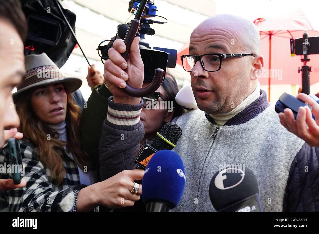 Foto Spada/LaPresse 01 marzo 2024 - Brescia, Italia - cronaca - Tribunale di Brescia prima udienza della revisione del processo della strage di erba nella foto: azouz marzouk 01 marzo 2024, 2024 Brescia, Italia - relazione - Tribunale del calcio di Brescia prima udienza della revisione del processo al massacro di erba nella foto: azouz marzouk credito: LaPresse/Alamy Live News Foto Stock