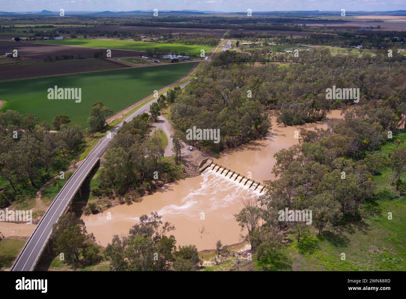 Aerea del weir sul fiume Dawson a Theodore nella Dawson Callide Valley Queensland Australia Foto Stock