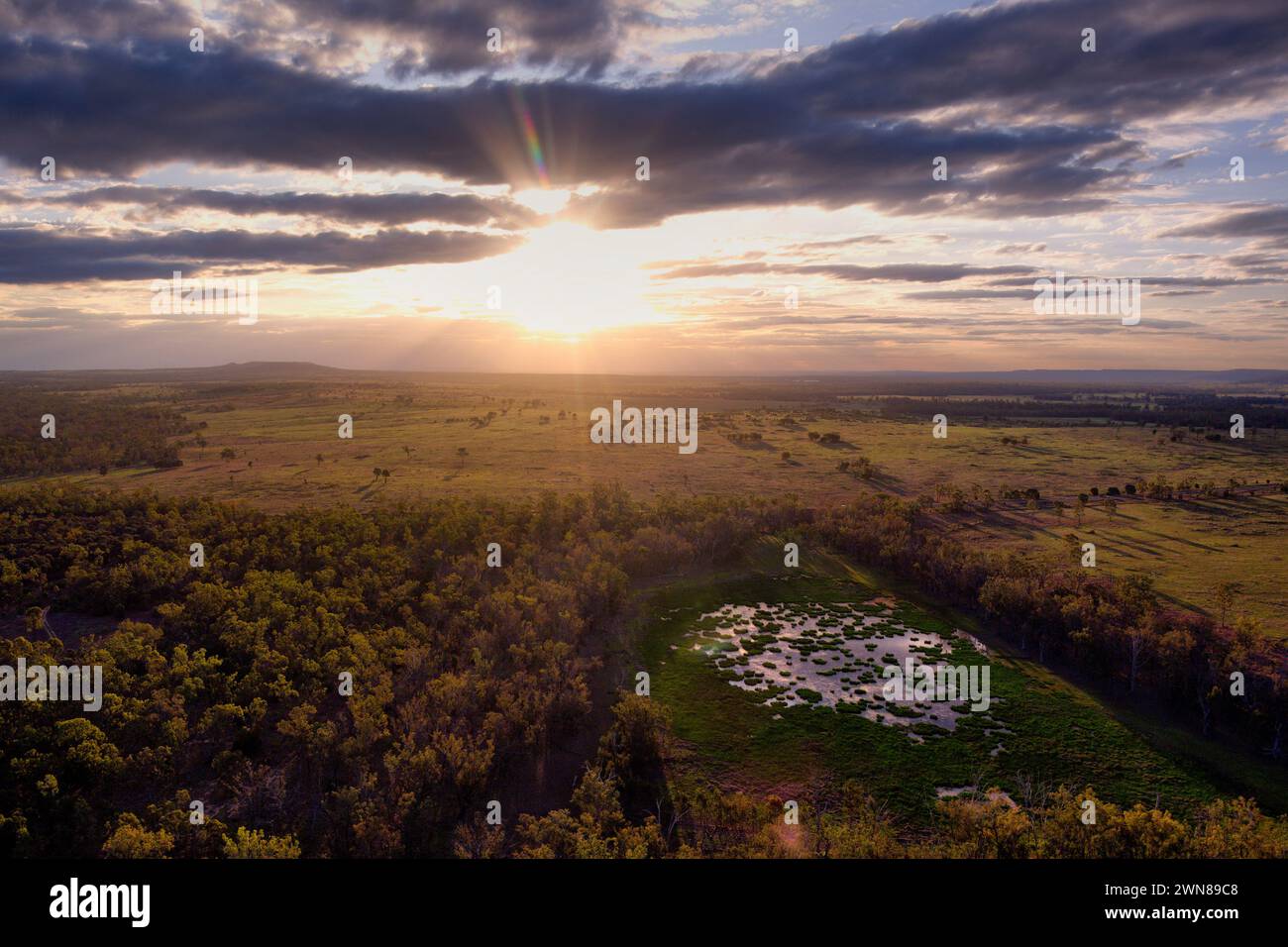 Tramonto aereo di Chain Lagoons situato su Palm Tree Creek vicino a Taroom Queensland Australia Foto Stock