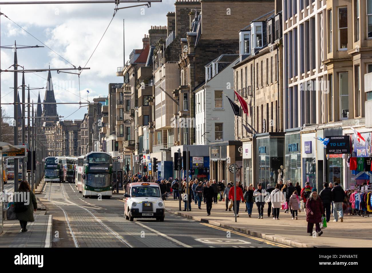Guardando verso ovest lungo Princess Street Edinburgh Foto Stock