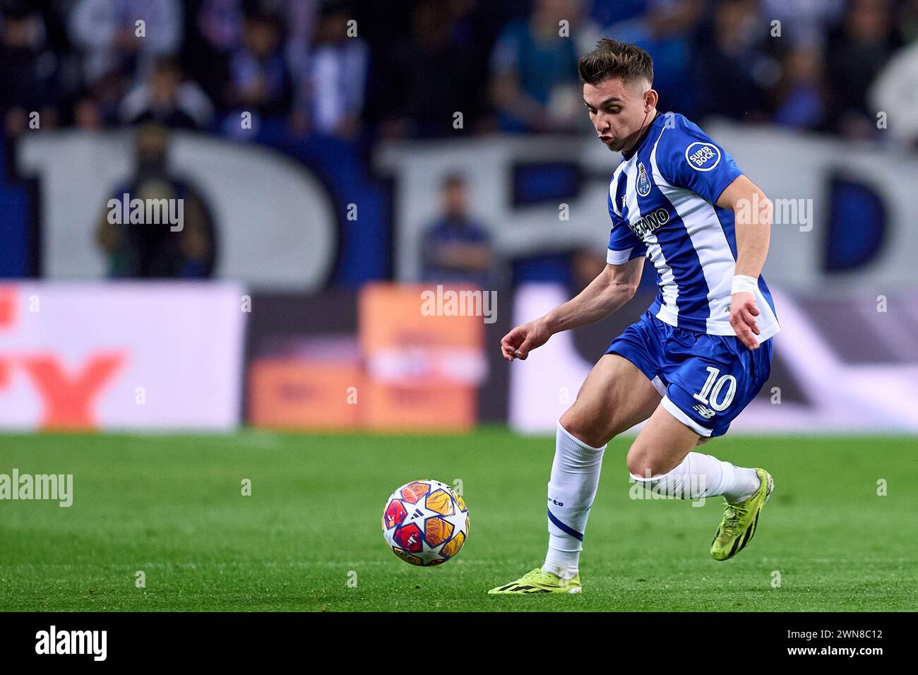 Francisco Conceicao durante la partita di UEFA Champions League tra FC Porto e Arsenal FC all'Estadio do Dragao il 21 febbraio 2024 a Porto, in Portuga Foto Stock